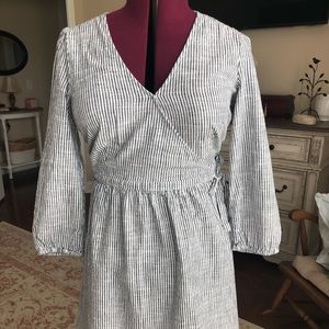 Old Navy seersucker wrap dress size L